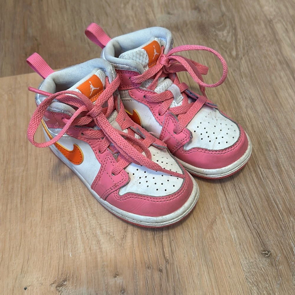 Jumpman Jordan mid 1 sneaker
